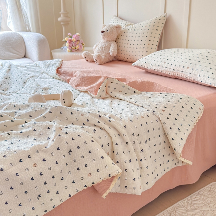 91家纺网 家纺一手货源 找家纺 （总）梦舒阳 2026新款泡芙棉夏被花边款泡芙纱夏凉被四件套空调被带小熊吊牌