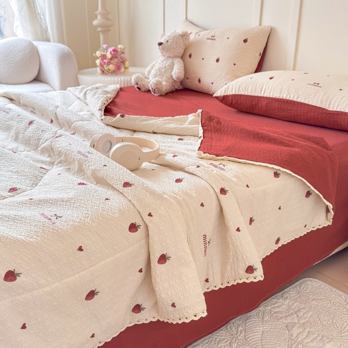 梦舒阳 2026新款泡芙棉夏被花边款泡芙纱夏凉被四件套空调被带小熊吊牌 草莓