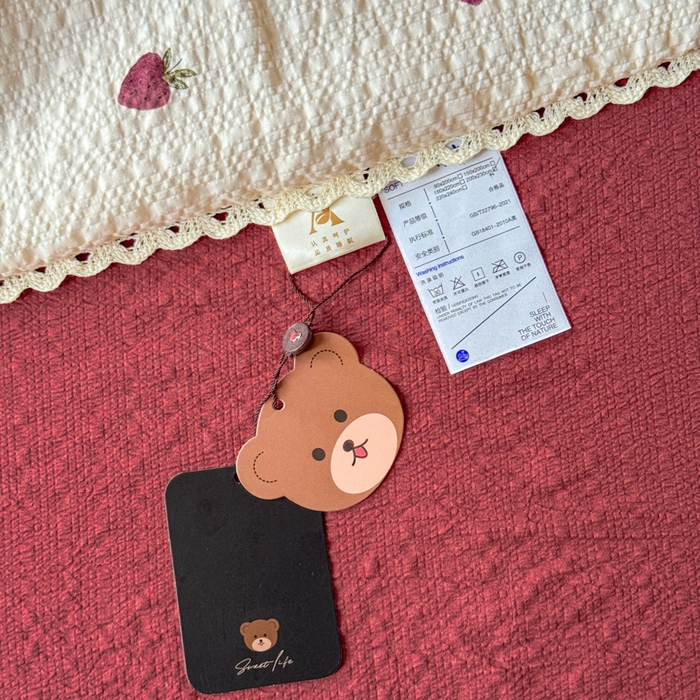 91家纺网 家纺一手货源 找家纺 梦舒阳 2026新款泡芙棉夏被花边款泡芙纱夏凉被四件套空调被带小熊吊牌 草莓