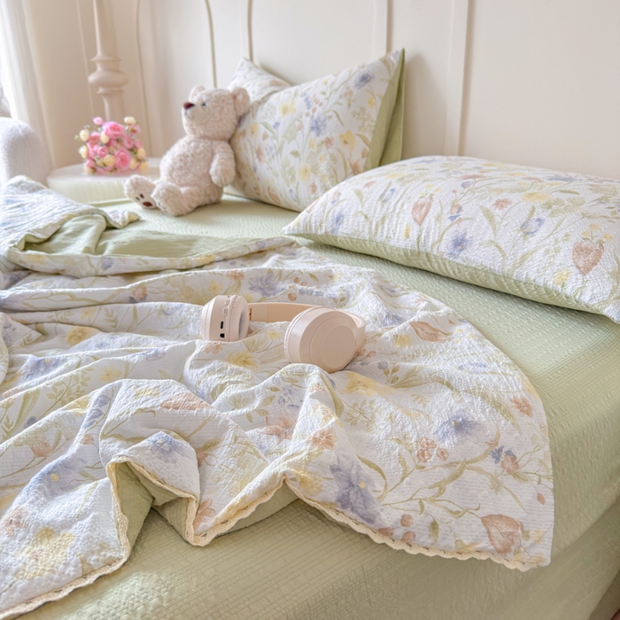 91家纺网 家纺一手货源 找家纺 梦舒阳 2026新款泡芙棉夏被花边款泡芙纱夏凉被四件套空调被带小熊吊牌 春天