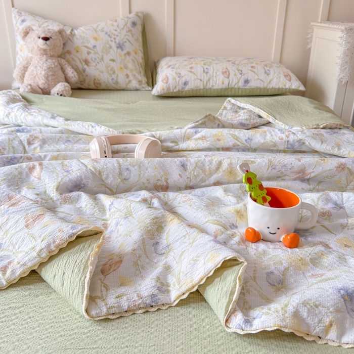 91家纺网 家纺一手货源 找家纺 梦舒阳 2026新款泡芙棉夏被花边款泡芙纱夏凉被四件套空调被带小熊吊牌 春天