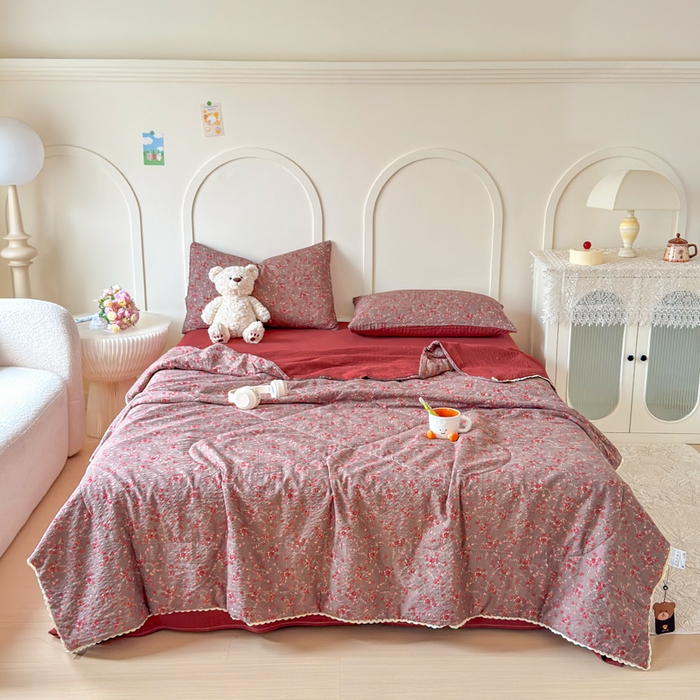 91家纺网 家纺一手货源 找家纺 梦舒阳 2026新款泡芙棉夏被花边款泡芙纱夏凉被四件套空调被带小熊吊牌 鸿运