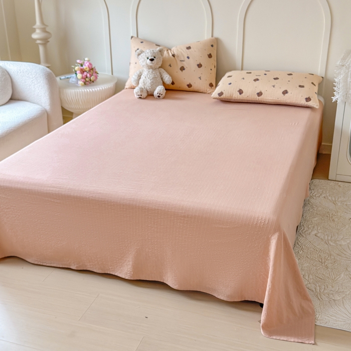 91家纺网 家纺一手货源 找家纺 梦舒阳 2026新款泡芙棉夏被花边款泡芙纱夏凉被四件套空调被带小熊吊牌 咖啡猫