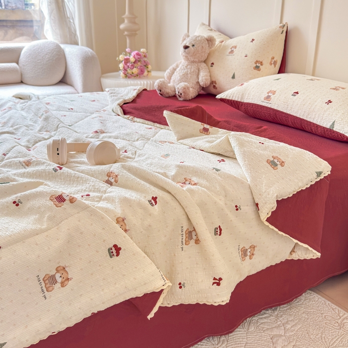 91家纺网 家纺一手货源 找家纺 梦舒阳 2026新款泡芙棉夏被花边款泡芙纱夏凉被四件套空调被带小熊吊牌 开心狗