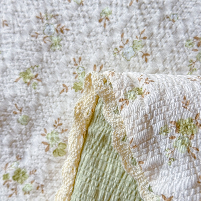 91家纺网 家纺一手货源 找家纺 梦舒阳 2026新款泡芙棉夏被花边款泡芙纱夏凉被四件套空调被带小熊吊牌 绿叶