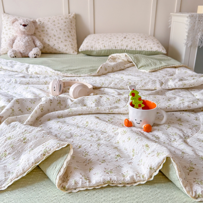 91家纺网 家纺一手货源 找家纺 梦舒阳 2026新款泡芙棉夏被花边款泡芙纱夏凉被四件套空调被带小熊吊牌 绿叶