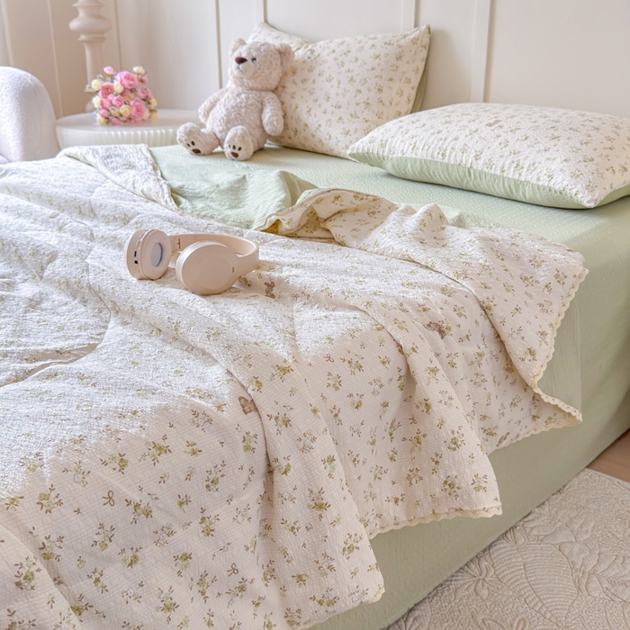 91家纺网 家纺一手货源 找家纺 梦舒阳 2026新款泡芙棉夏被花边款泡芙纱夏凉被四件套空调被带小熊吊牌 绿叶