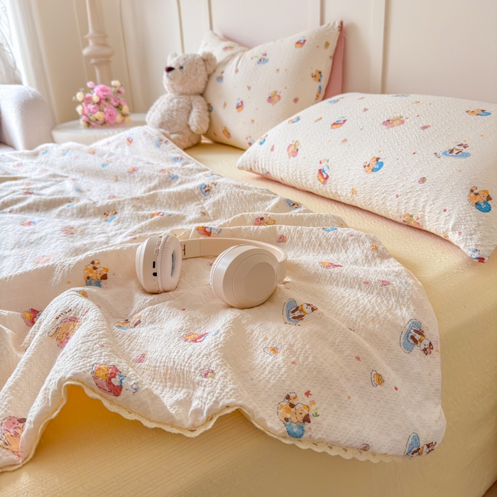 91家纺网 家纺一手货源 找家纺 梦舒阳 2026新款泡芙棉夏被花边款泡芙纱夏凉被四件套空调被带小熊吊牌 猫咪