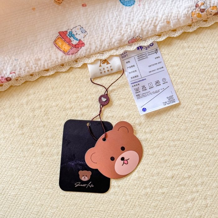 91家纺网 家纺一手货源 找家纺 梦舒阳 2026新款泡芙棉夏被花边款泡芙纱夏凉被四件套空调被带小熊吊牌 猫咪