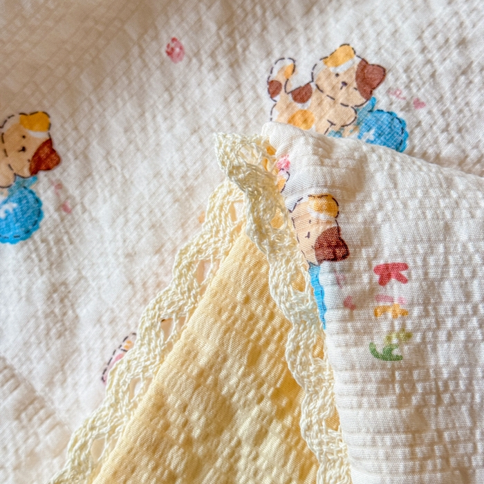 91家纺网 家纺一手货源 找家纺 梦舒阳 2026新款泡芙棉夏被花边款泡芙纱夏凉被四件套空调被带小熊吊牌 猫咪