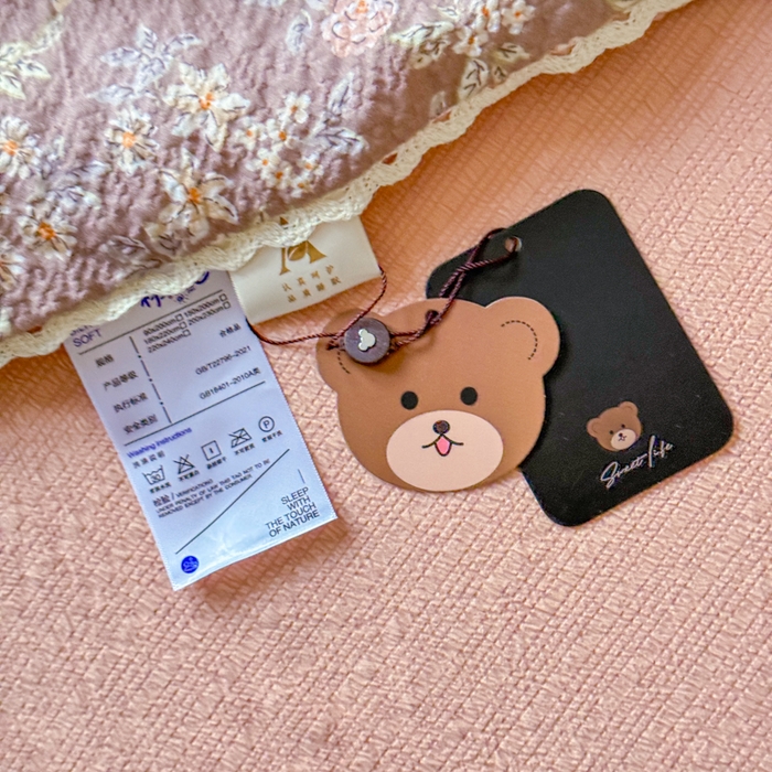 91家纺网 家纺一手货源 找家纺 梦舒阳 2026新款泡芙棉夏被花边款泡芙纱夏凉被四件套空调被带小熊吊牌 暖桔