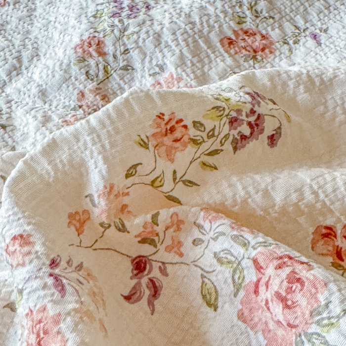 91家纺网 家纺一手货源 找家纺 梦舒阳 2026新款泡芙棉夏被花边款泡芙纱夏凉被四件套空调被带小熊吊牌 暖阳