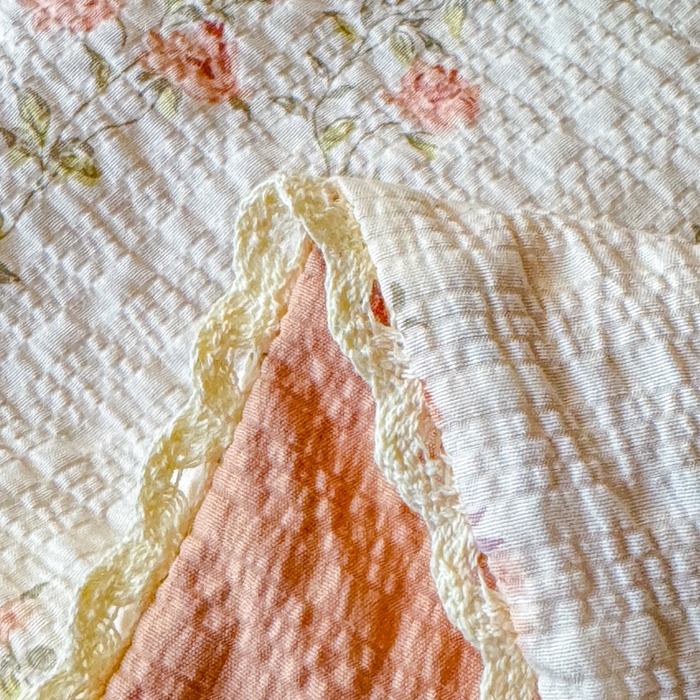 91家纺网 家纺一手货源 找家纺 梦舒阳 2026新款泡芙棉夏被花边款泡芙纱夏凉被四件套空调被带小熊吊牌 暖阳