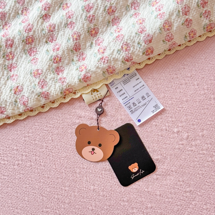 91家纺网 家纺一手货源 找家纺 梦舒阳 2026新款泡芙棉夏被花边款泡芙纱夏凉被四件套空调被带小熊吊牌 小花粉