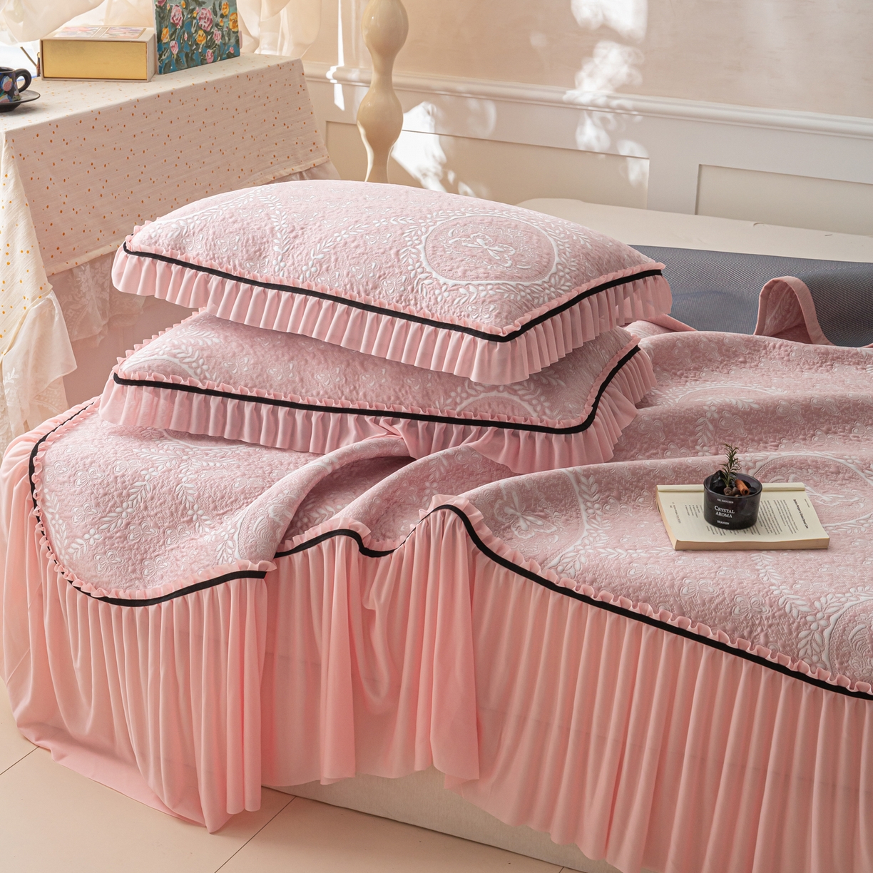 91家纺网 家纺一手货源 找家纺 （总）雅居纺家纺 2026新款花间蝶梦款凉感床裙凉席席子