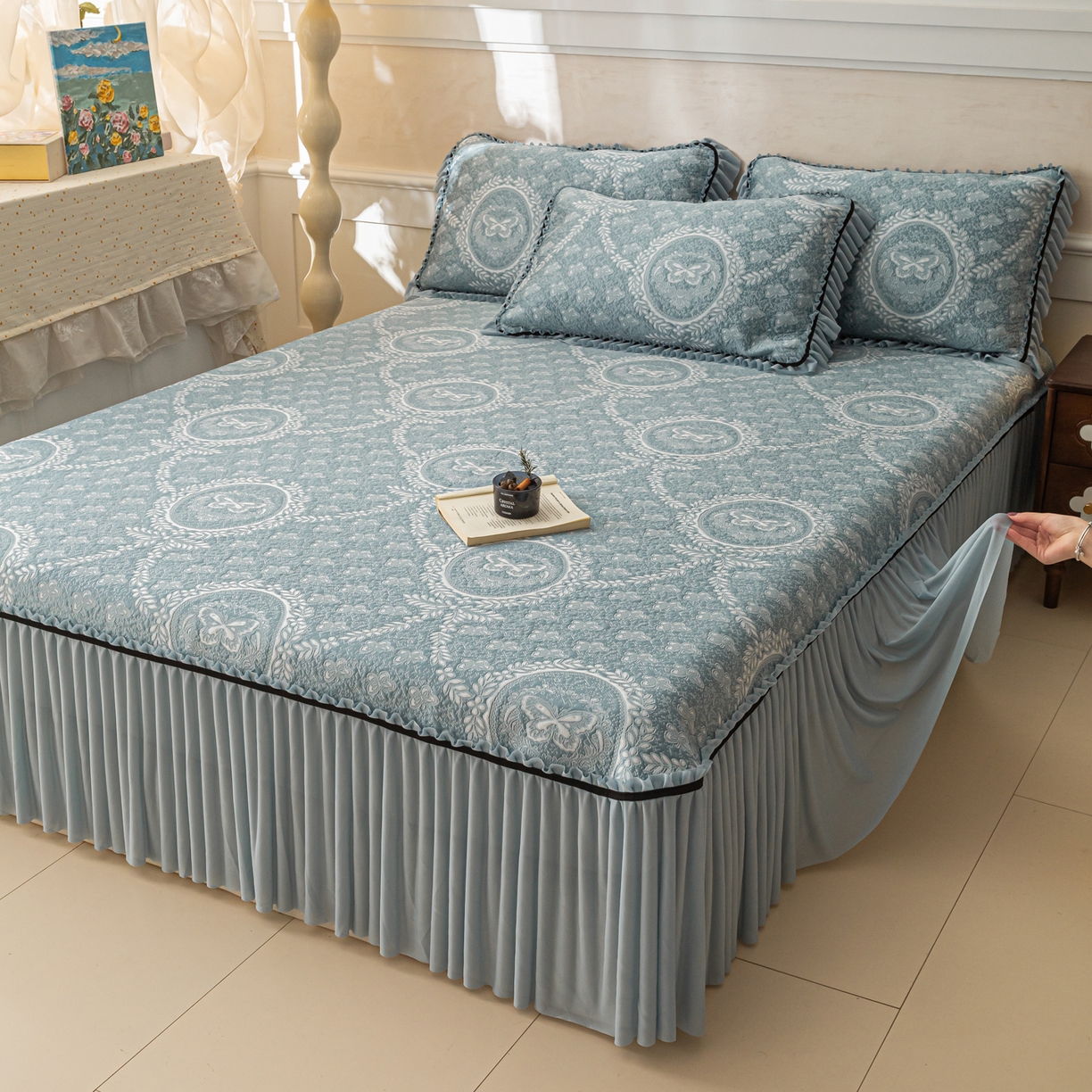 91家纺网 家纺一手货源 找家纺 雅居纺家纺 2026新款花间蝶梦款凉感床裙凉席席子 花间蝶梦-蓝