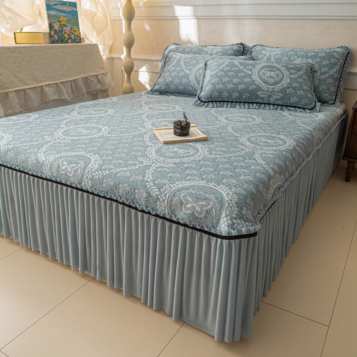 91家纺网 家纺一手货源 找家纺 雅居纺家纺 2026新款花间蝶梦款凉感床裙凉席席子 花间蝶梦-蓝