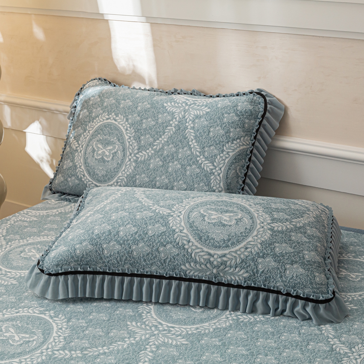 91家纺网 家纺一手货源 找家纺 雅居纺家纺 2026新款花间蝶梦款凉感床裙凉席席子 花间蝶梦-蓝