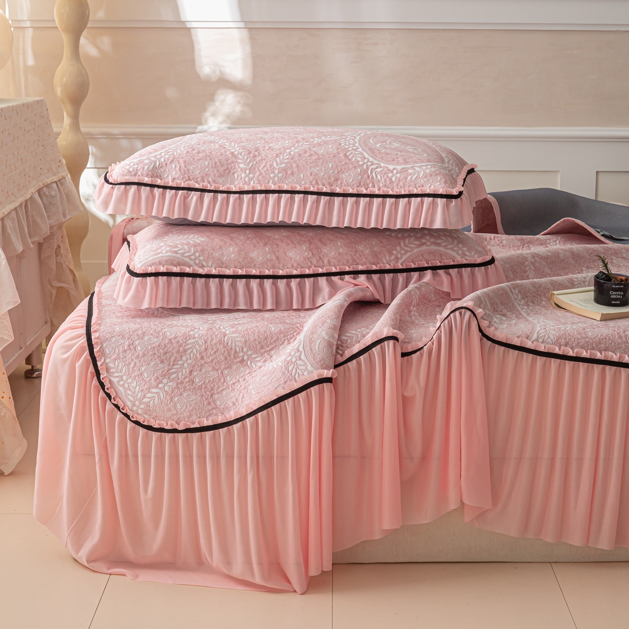 91家纺网 家纺一手货源 找家纺 雅居纺家纺 2026新款花间蝶梦款凉感床裙凉席席子 花间蝶梦-粉