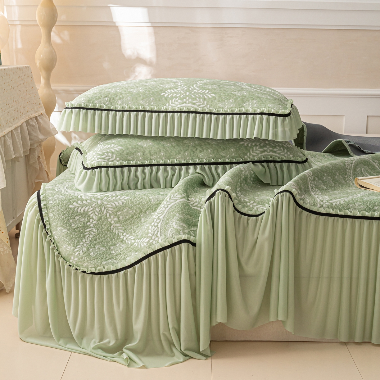 91家纺网 家纺一手货源 找家纺 雅居纺家纺 2026新款花间蝶梦款凉感床裙凉席席子 花间蝶梦-绿