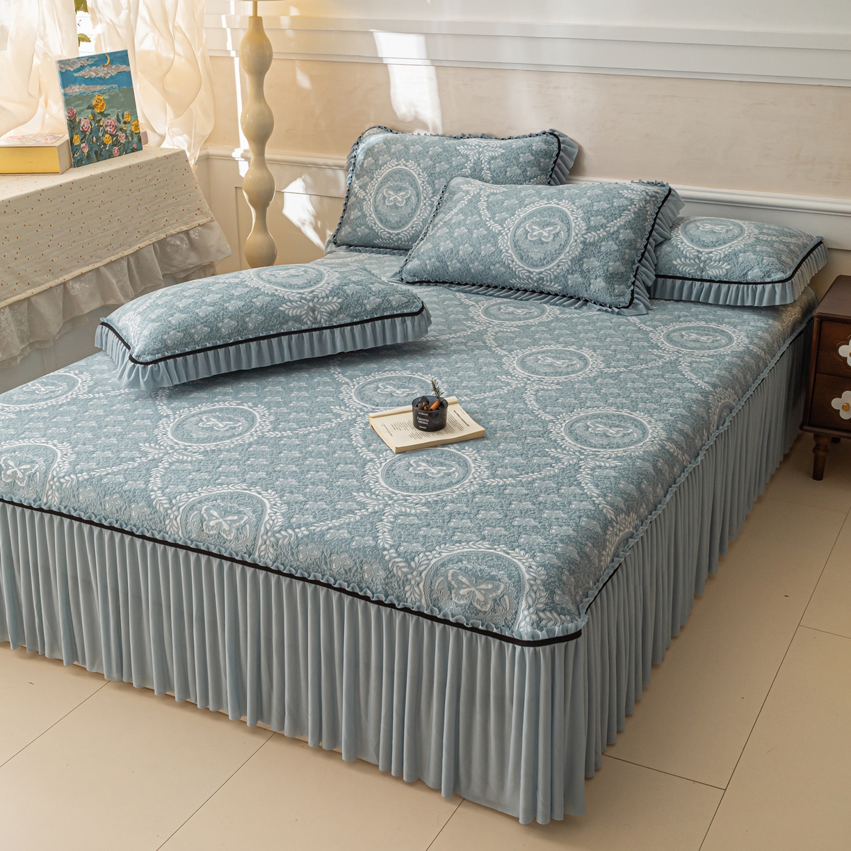 91家纺网 家纺一手货源 找家纺 雅居纺家纺 2026新款花间蝶梦款凉感床裙凉席席子 花间蝶梦-蓝