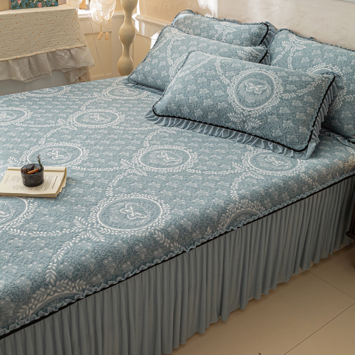 91家纺网 家纺一手货源 找家纺 雅居纺家纺 2026新款花间蝶梦款凉感床裙凉席席子 花间蝶梦-蓝