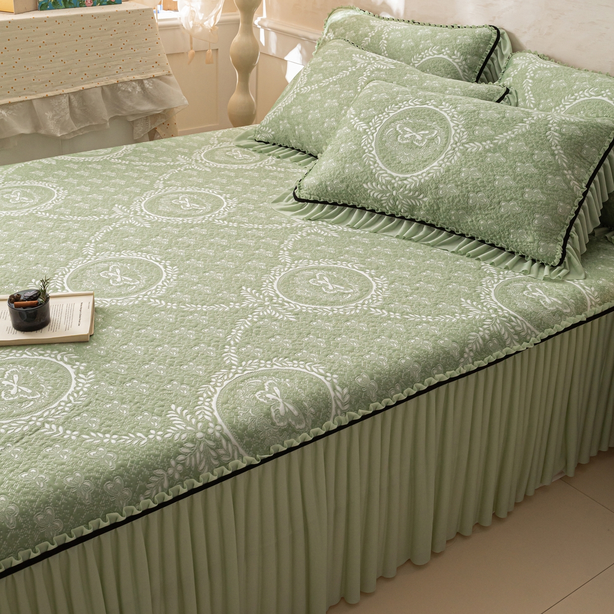 91家纺网 家纺一手货源 找家纺 雅居纺家纺 2026新款花间蝶梦款凉感床裙凉席席子 花间蝶梦-绿