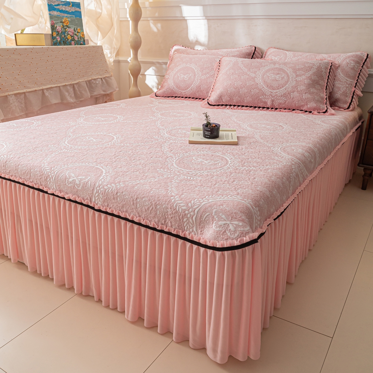 91家纺网 家纺一手货源 找家纺 雅居纺家纺 2026新款花间蝶梦款凉感床裙凉席席子 花间蝶梦-粉