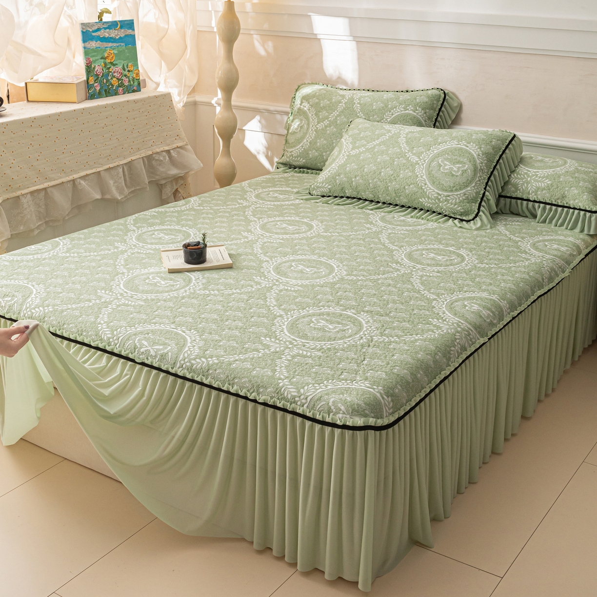 91家纺网 家纺一手货源 找家纺 雅居纺家纺 2026新款花间蝶梦款凉感床裙凉席席子 花间蝶梦-绿