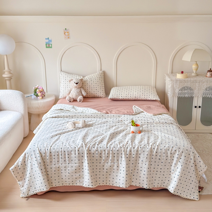 91家纺网 家纺一手货源 找家纺 梦舒阳 2026新款泡芙棉夏被花边款泡芙纱夏凉被四件套空调被带小熊吊牌 幸运