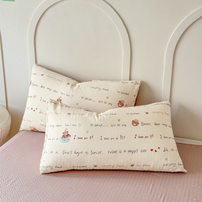 91家纺网 家纺一手货源 找家纺 梦舒阳 2026新款泡芙棉夏被花边款泡芙纱夏凉被四件套空调被带小熊吊牌 英文熊