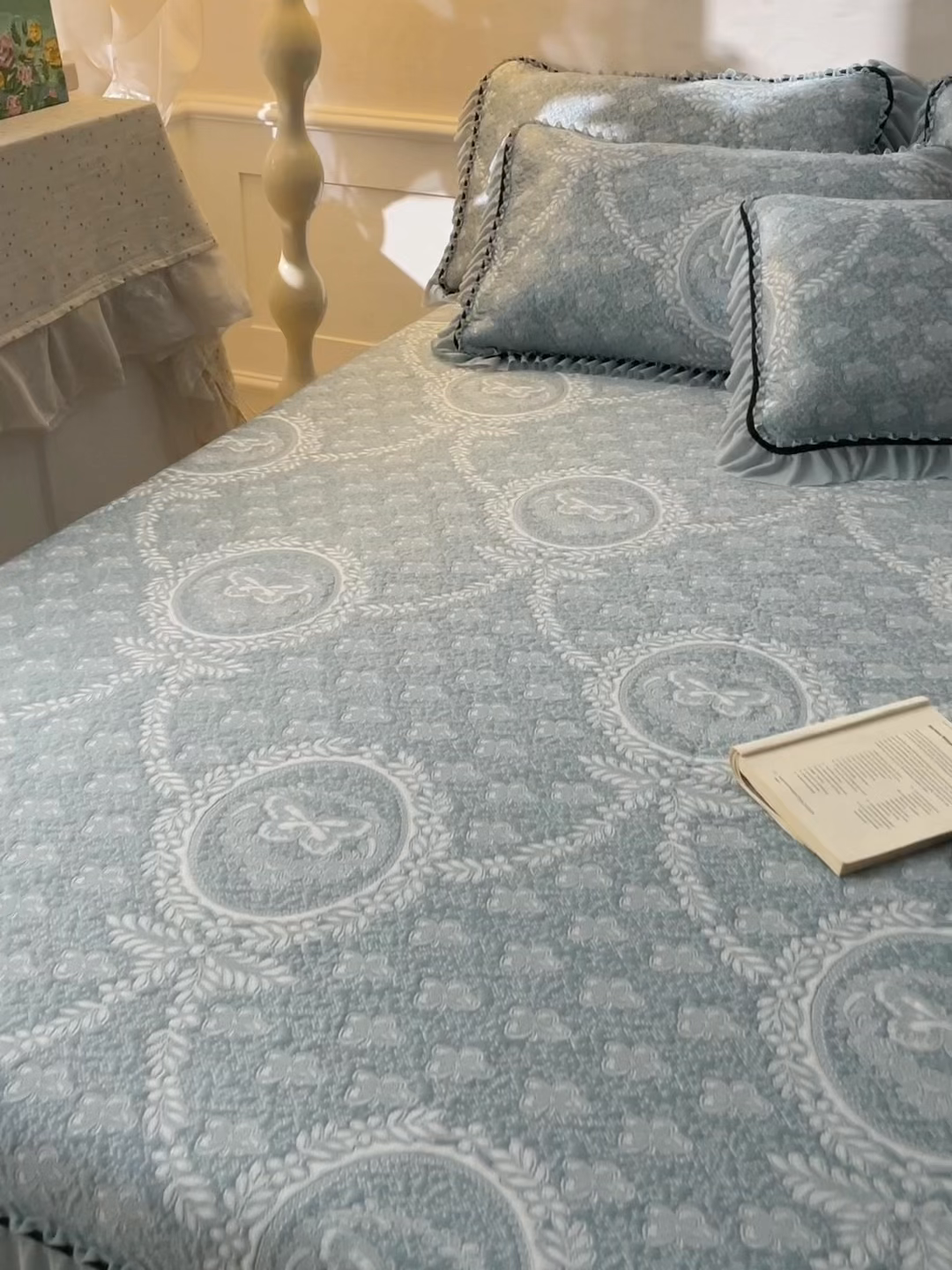 91家纺网 家纺一手货源 找家纺 雅居纺家纺 2026新款花间蝶梦款凉感床裙凉席席子 花间蝶梦-蓝