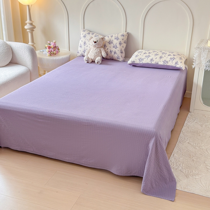 91家纺网 家纺一手货源 找家纺 梦舒阳 2026新款泡芙棉夏被花边款泡芙纱夏凉被四件套空调被带小熊吊牌 紫花