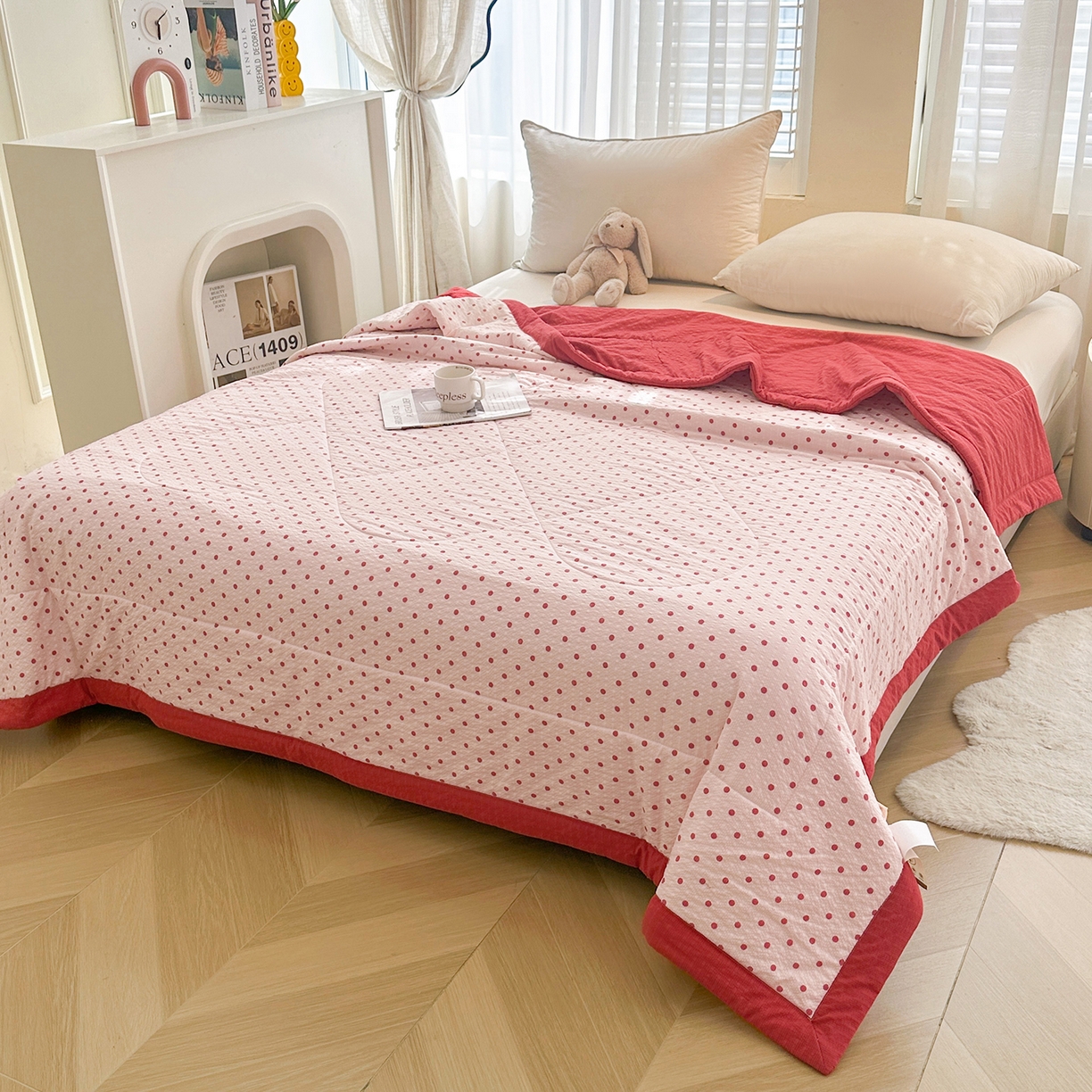 91家纺网 家纺一手货源 找家纺 魅图家纺 2026新款泡芙纱新疆棉花夏被 粉雾星点