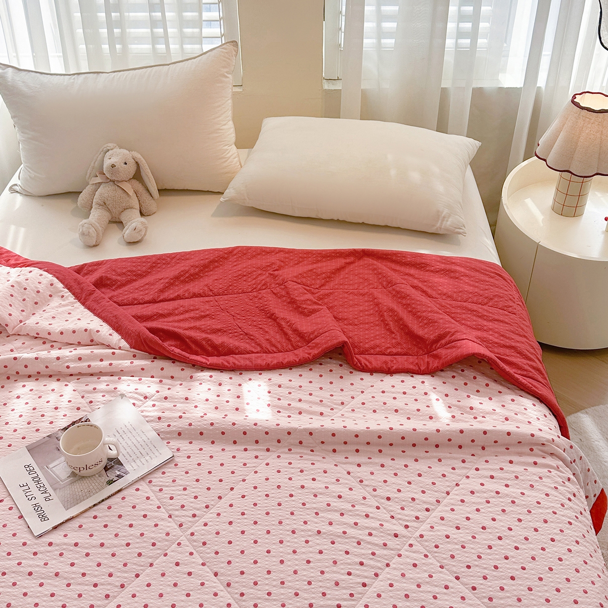 91家纺网 家纺一手货源 找家纺 魅图家纺 2026新款泡芙纱新疆棉花夏被 粉雾星点