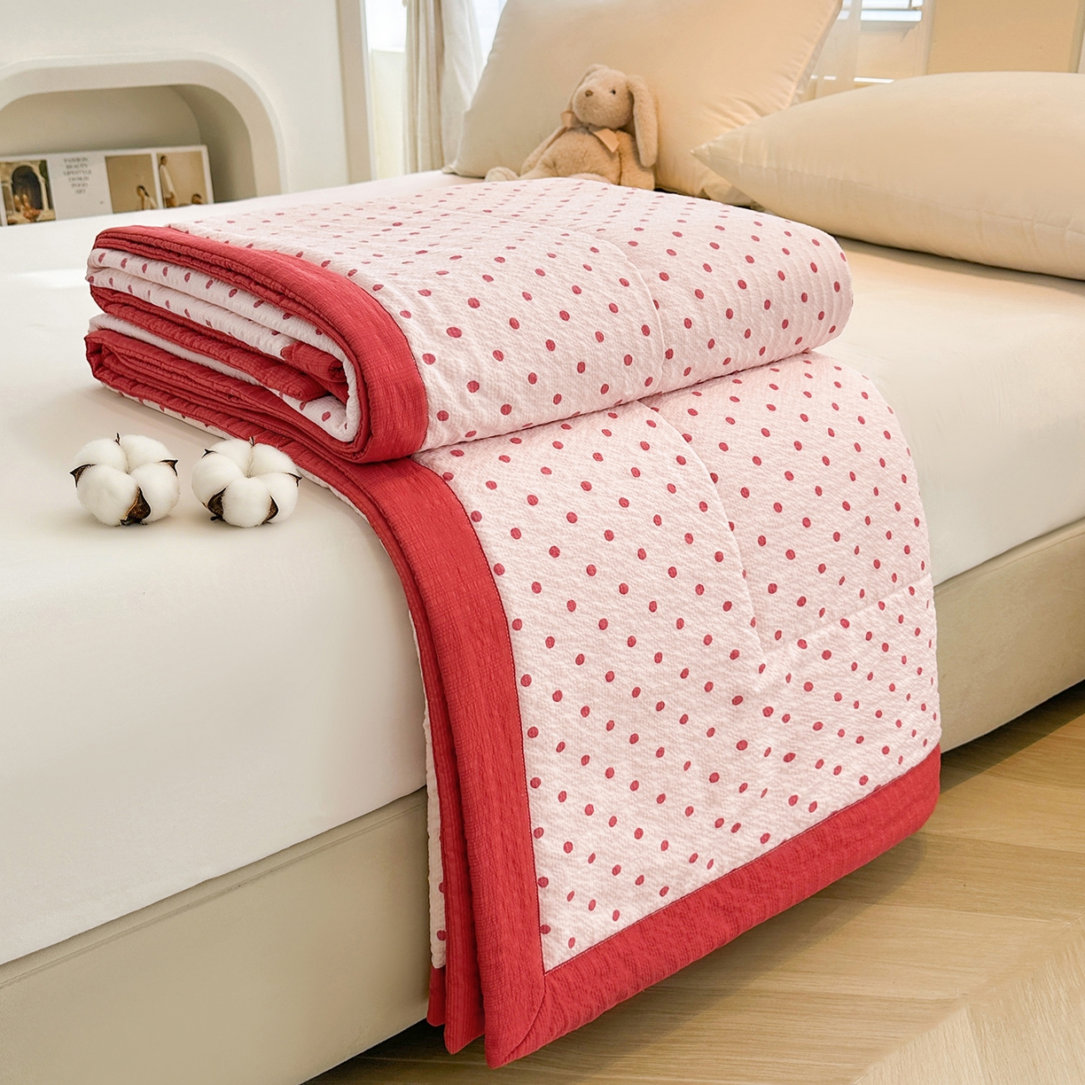 91家纺网 家纺一手货源 找家纺 魅图家纺 2026新款泡芙纱新疆棉花夏被 粉雾星点