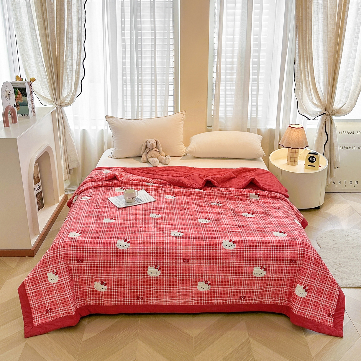 91家纺网 家纺一手货源 找家纺 魅图家纺 2026新款泡芙纱新疆棉花夏被 红格小猫