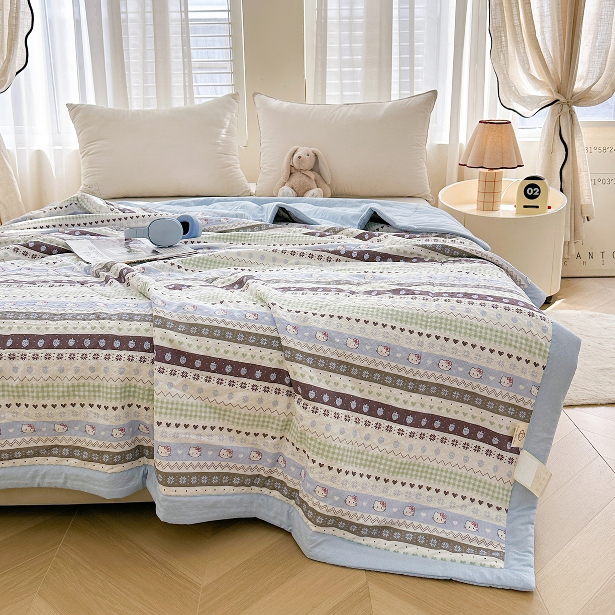 91家纺网 家纺一手货源 找家纺 魅图家纺 2026新款泡芙纱新疆棉花夏被 猫咪集-蓝