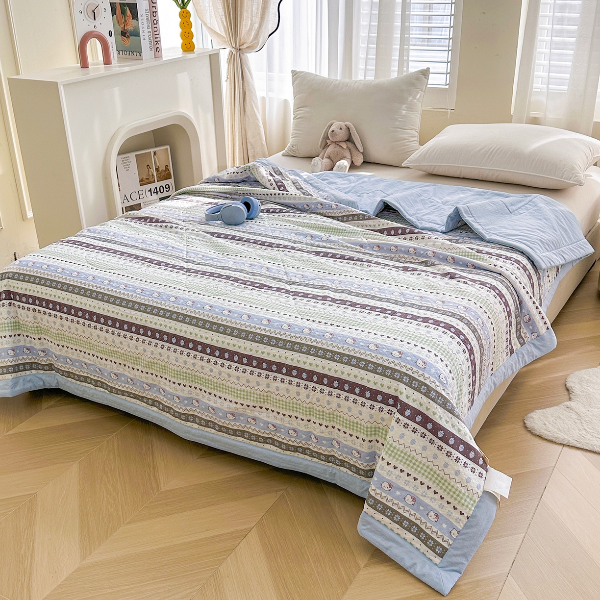 91家纺网 家纺一手货源 找家纺 魅图家纺 2026新款泡芙纱新疆棉花夏被 猫咪集-蓝