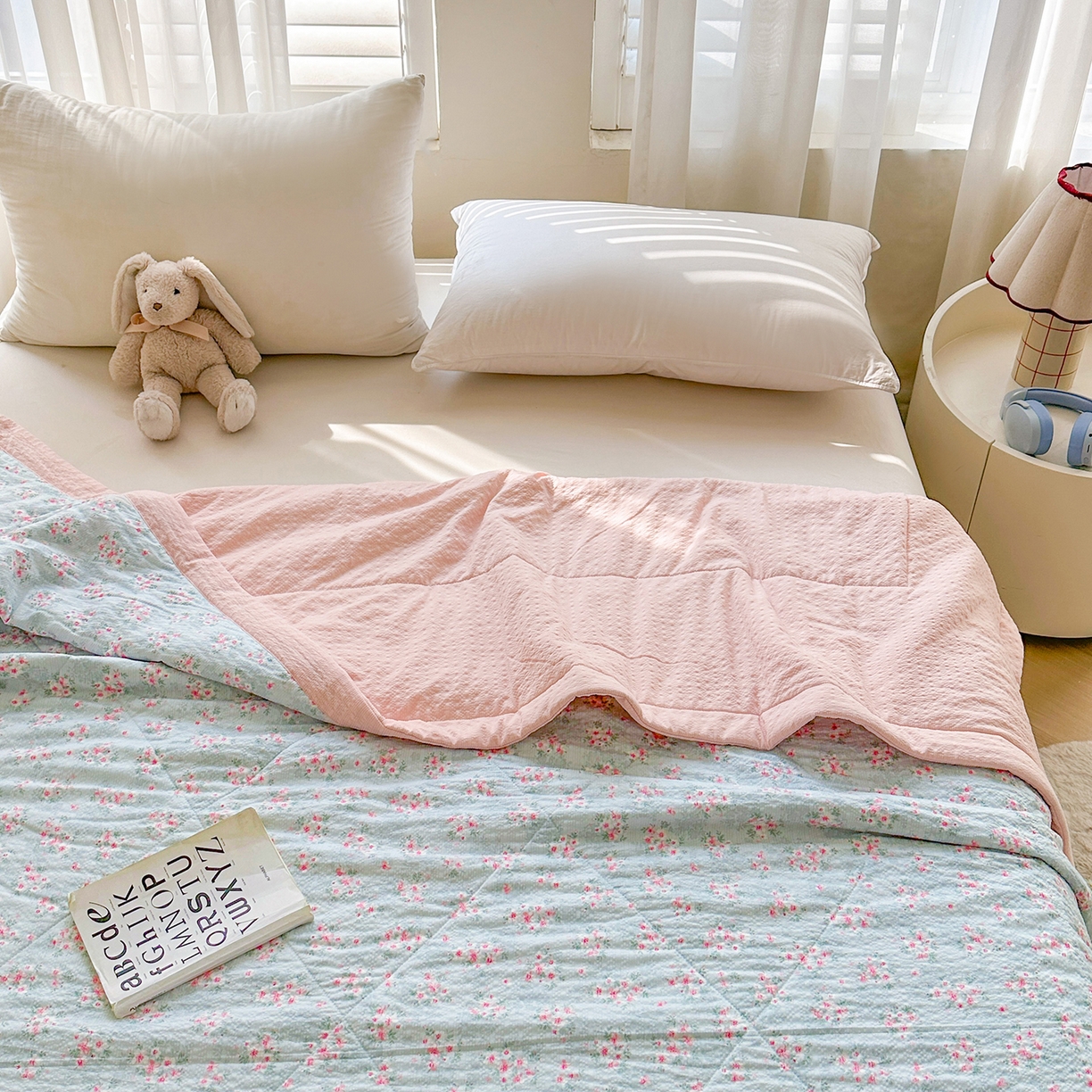 91家纺网 家纺一手货源 找家纺 魅图家纺 2026新款泡芙纱新疆棉花夏被 夜寄梨诗