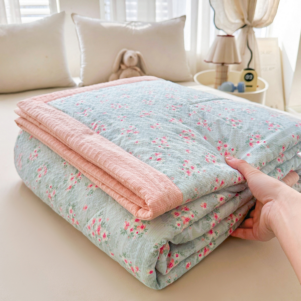 91家纺网 家纺一手货源 找家纺 魅图家纺 2026新款泡芙纱新疆棉花夏被 夜寄梨诗