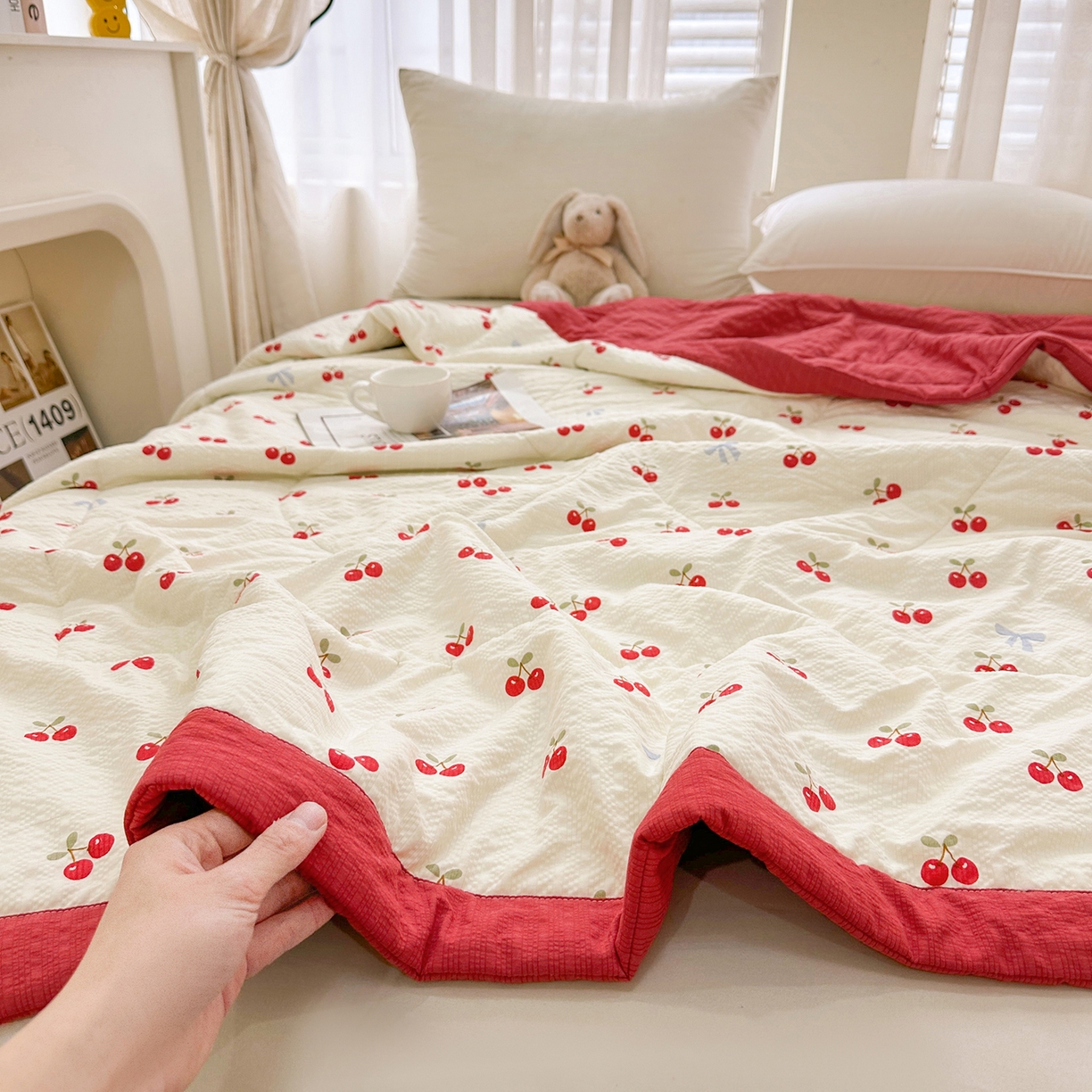 91家纺网 家纺一手货源 找家纺 魅图家纺 2026新款泡芙纱新疆棉花夏被 樱桃笔记