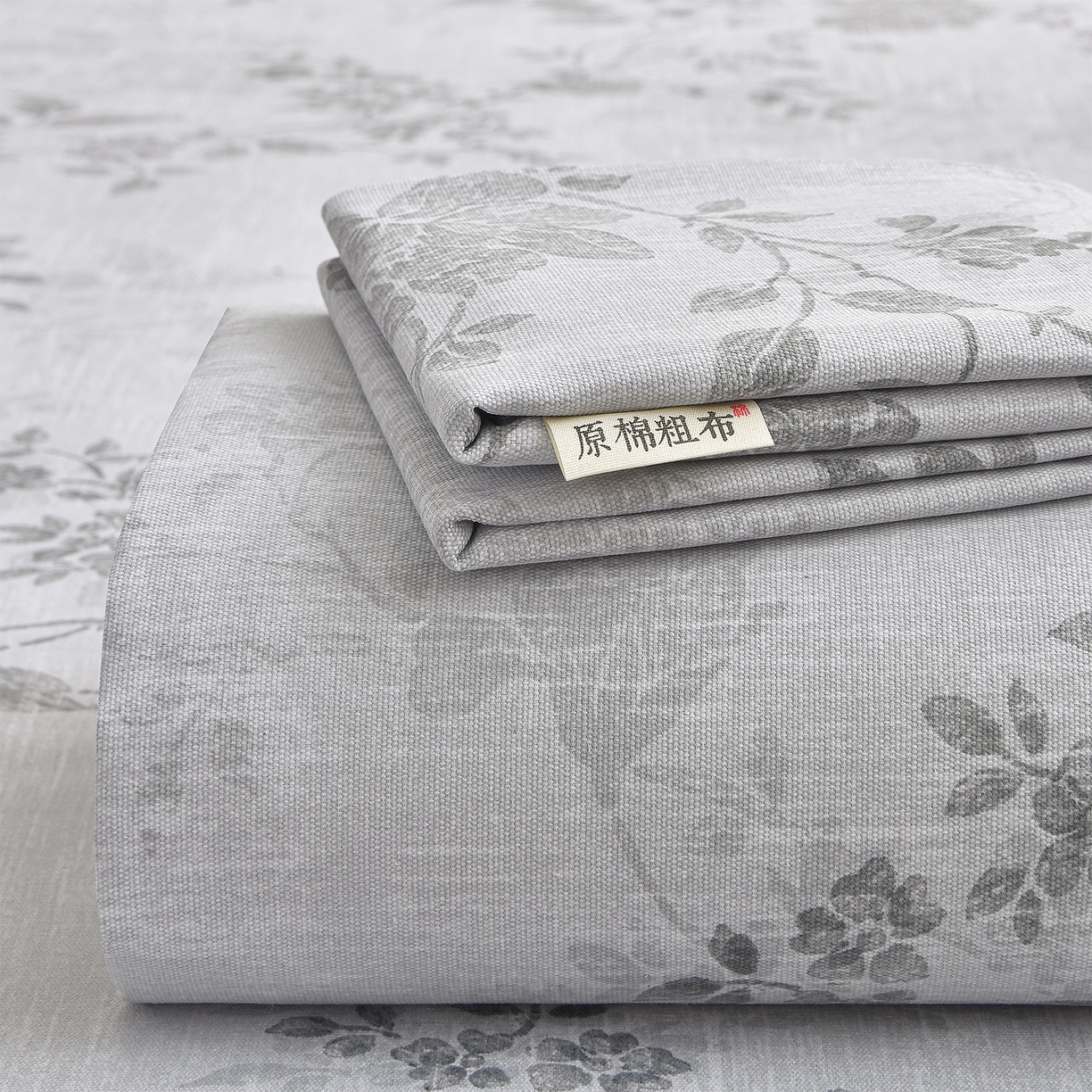 91家纺网 家纺一手货源 找家纺 曼尼 2026新款亲肤舒适原棉老粗布床单凉席三件套 花枝灰