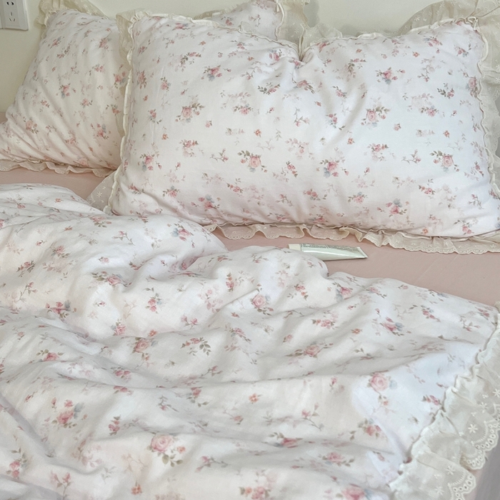 91家纺网 家纺一手货源 找家纺 荣轩家居 2026新款韩式浪漫花边工艺款全棉纯棉双层纱四件套（铺床版）雾粉蔷薇
