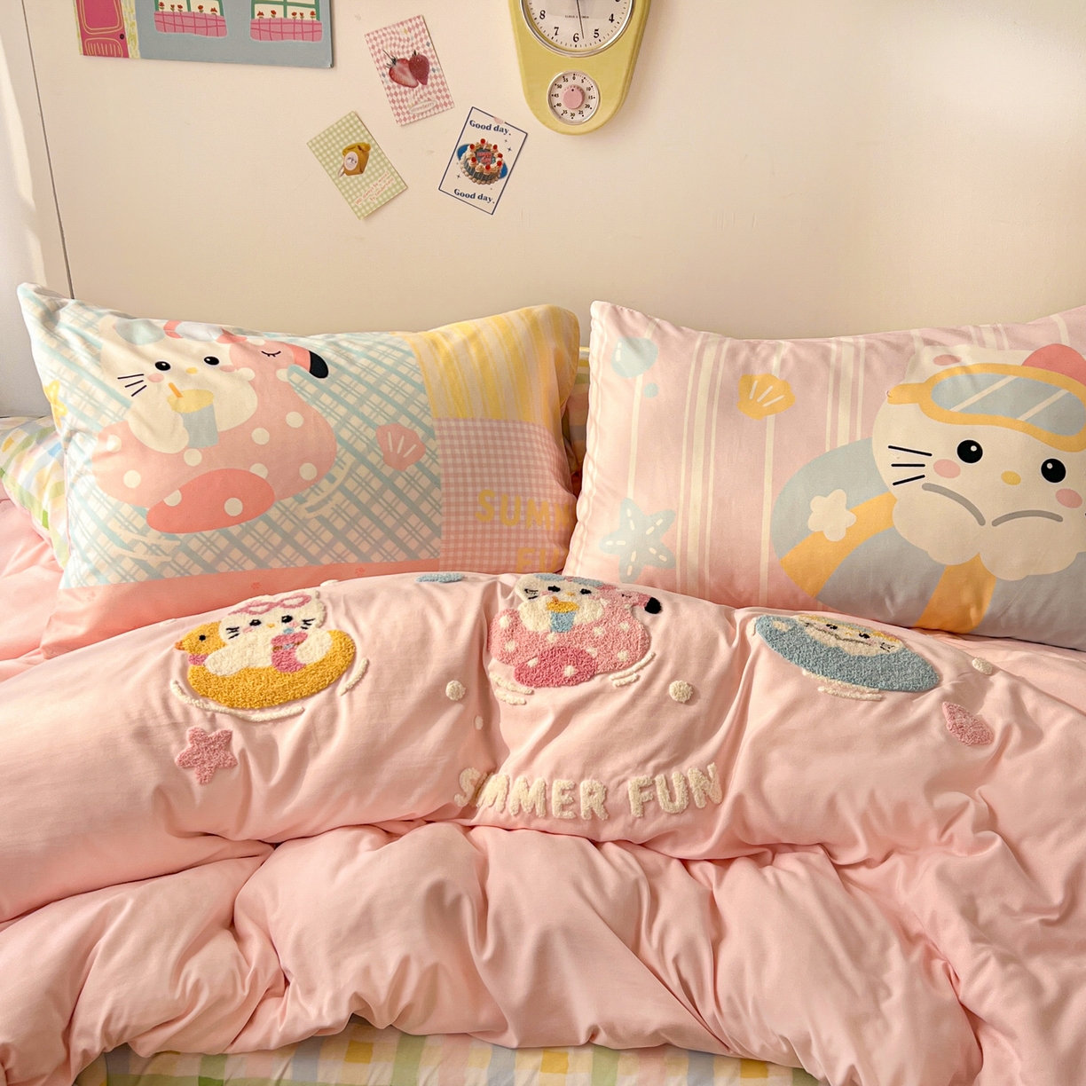 91家纺网 家纺一手货源 找家纺 沐慕 2026新款加厚款水洗棉云朵棉大版立体毛巾绣四件套 夏日喵星