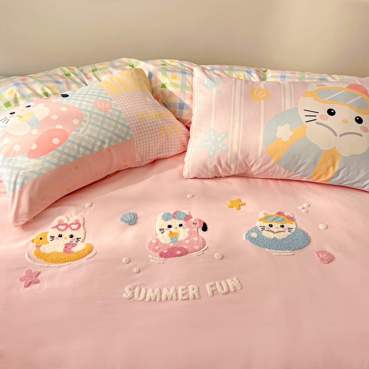 91家纺网 家纺一手货源 找家纺 沐慕 2026新款加厚款水洗棉云朵棉大版立体毛巾绣四件套 夏日喵星