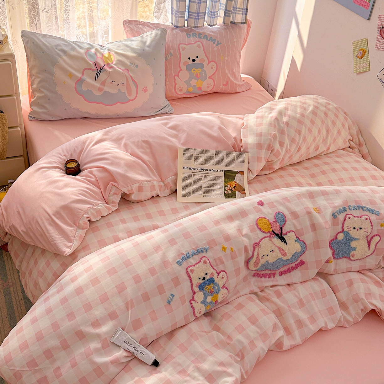 91家纺网 家纺一手货源 找家纺 沐慕 2026新款加厚款水洗棉云朵棉大版立体毛巾绣四件套 甜梦云朵趴