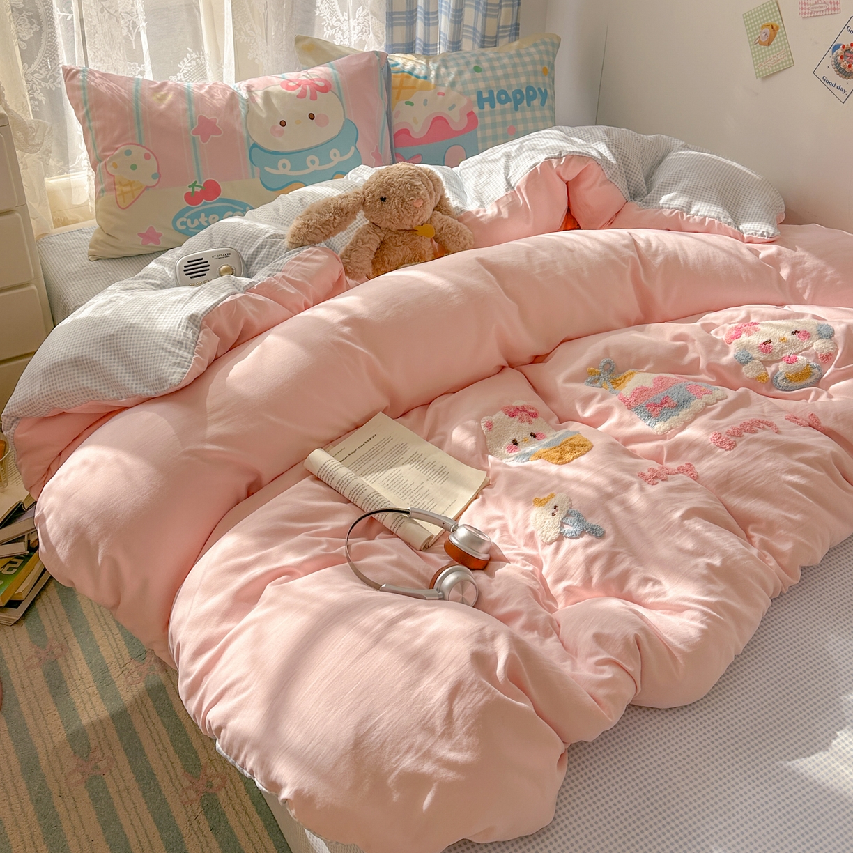 91家纺网 家纺一手货源 找家纺 沐慕 2026新款加厚款水洗棉云朵棉大版立体毛巾绣四件套 蛋糕kt