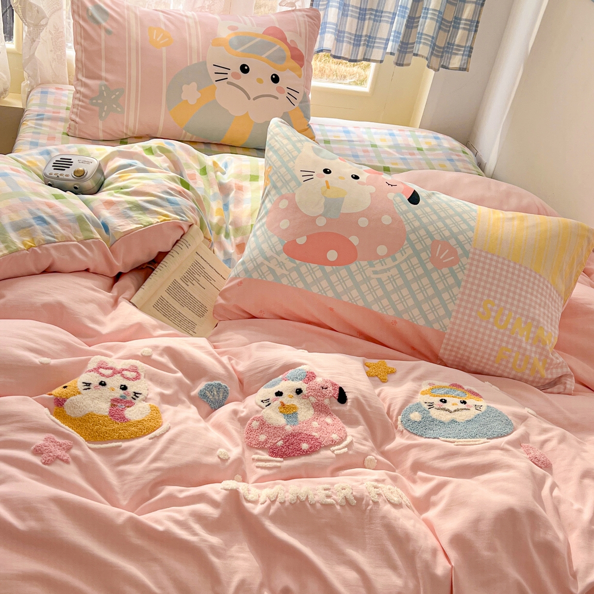 91家纺网 家纺一手货源 找家纺 沐慕 2026新款加厚款水洗棉云朵棉大版立体毛巾绣四件套 夏日喵星