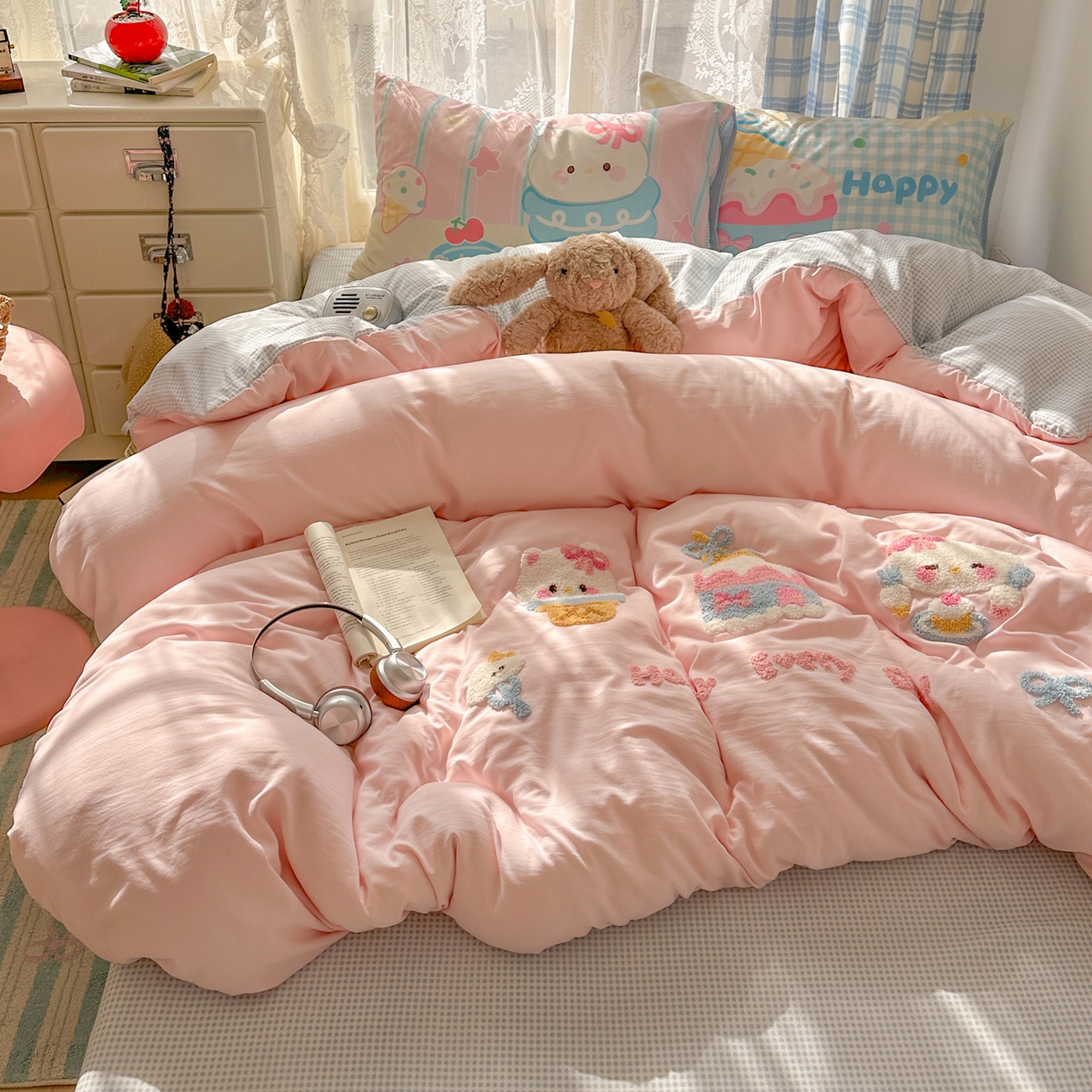 91家纺网 家纺一手货源 找家纺 沐慕 2026新款加厚款水洗棉云朵棉大版立体毛巾绣四件套 蛋糕kt